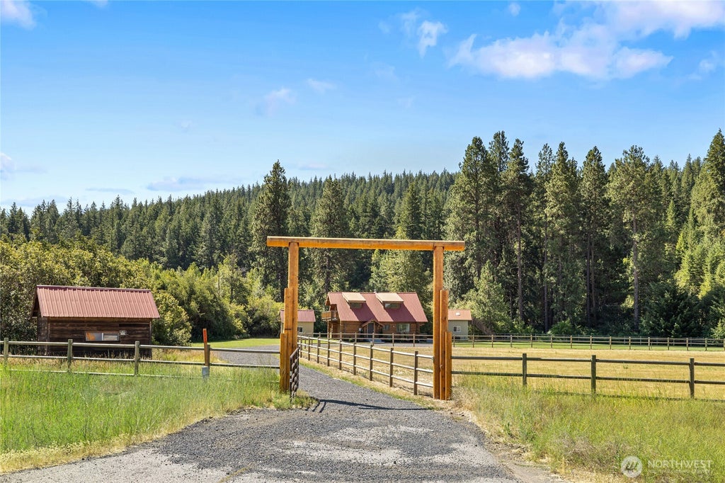 Photo of 9940 Hwy 970, Cle Elum, WA 98922 (MLS # 2585001)
