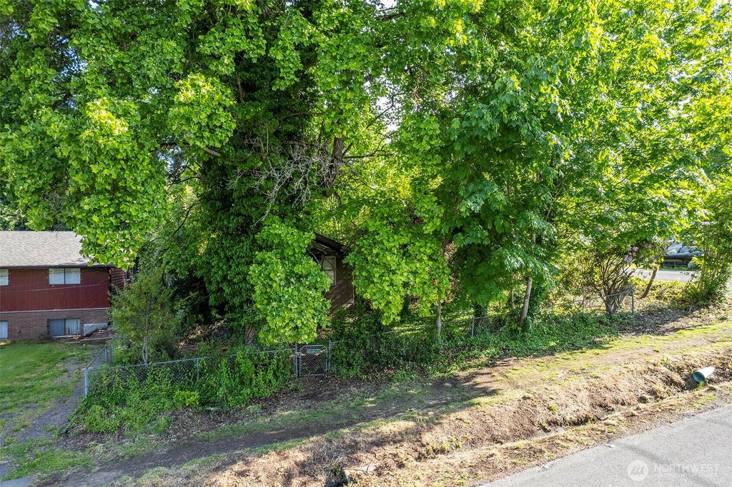 Photo of 3626 NE 115th Street, Seattle, WA 98125 (MLS # 2381797)