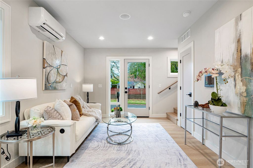 Photo of 3054 Fairmount Ave Ave SW #B, Seattle, WA 98116 (MLS # 2456104)