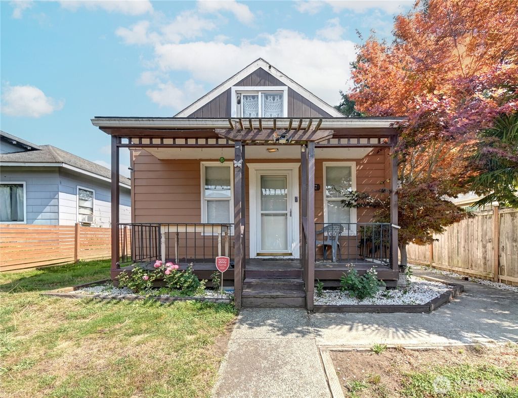 Photo of 2327 Harrison Avenue, Everett, WA 98201 (MLS # 2429202)