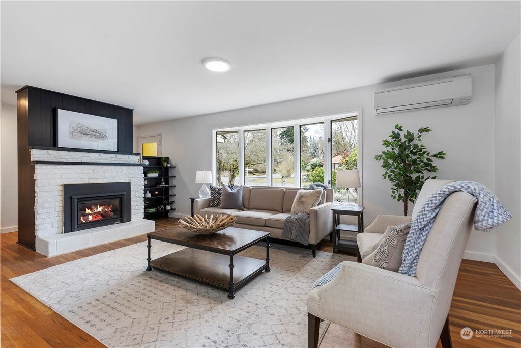 Photo of 16827 12th Place NE, Shoreline, WA 98155 (MLS # 2043534)