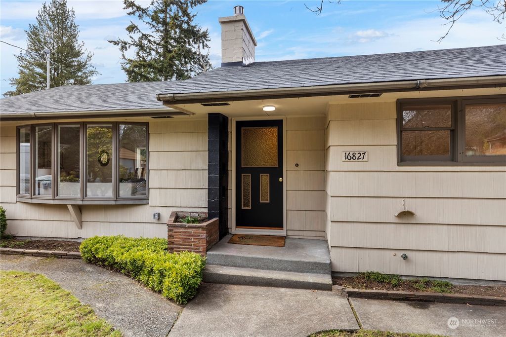 Photo of 16827 12th Place NE, Shoreline, WA 98155 (MLS # 2043534)