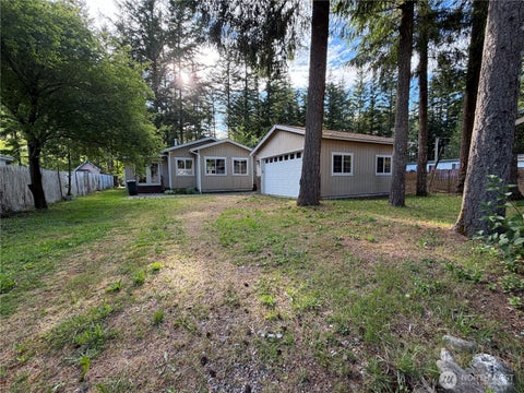 Photo of 8595 Golden Valley Drive, Maple Falls, WA 98266 (MLS # 2548621)