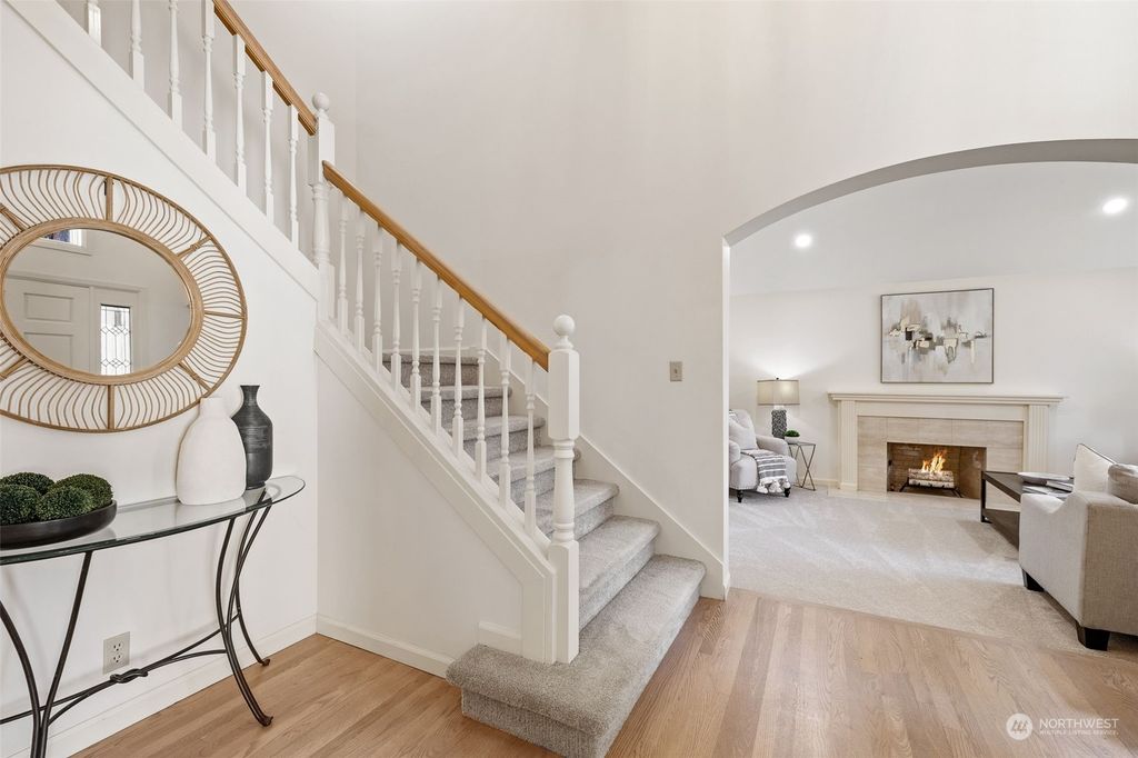 Photo of 23318 SE 31st Street, Sammamish, WA 98075 (MLS # 2319894)