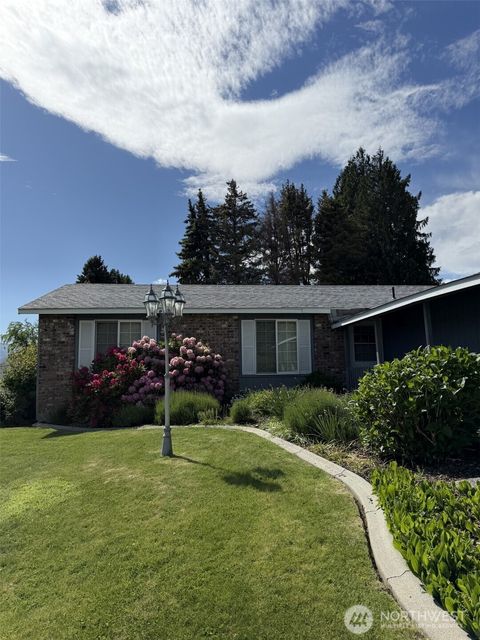 Photo of 660 N Keller AVE, East Wenatchee, WA 98802 (MLS # 2522113)