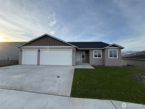Photo of 2368 2nd Street SE, East Wenatchee, WA 98802 (MLS # 2447839)