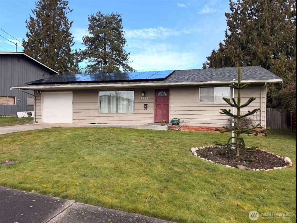 Photo of 2301 Jade Avenue, Everett, WA 98201 (MLS # 2484547)