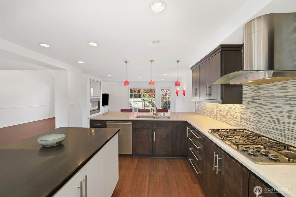 listing image 9366853798736488348