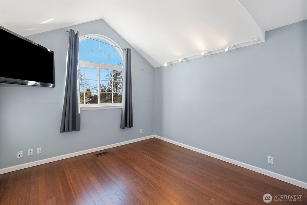 listing image 9362411191071987432