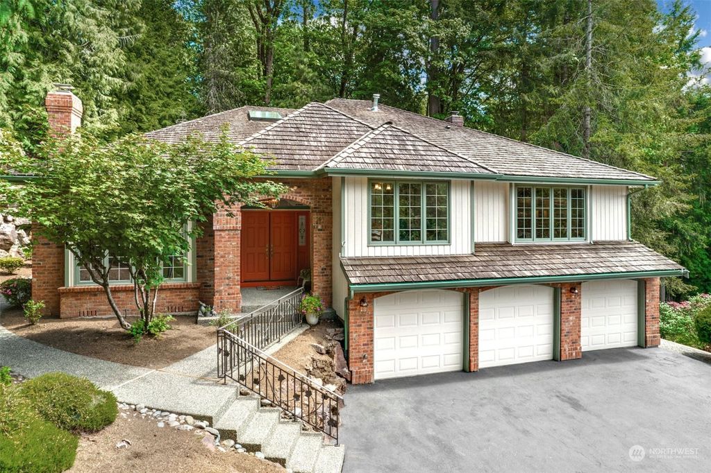 Photo of 12914 206th Court SE, Issaquah, WA 98027 (MLS # 2125831)