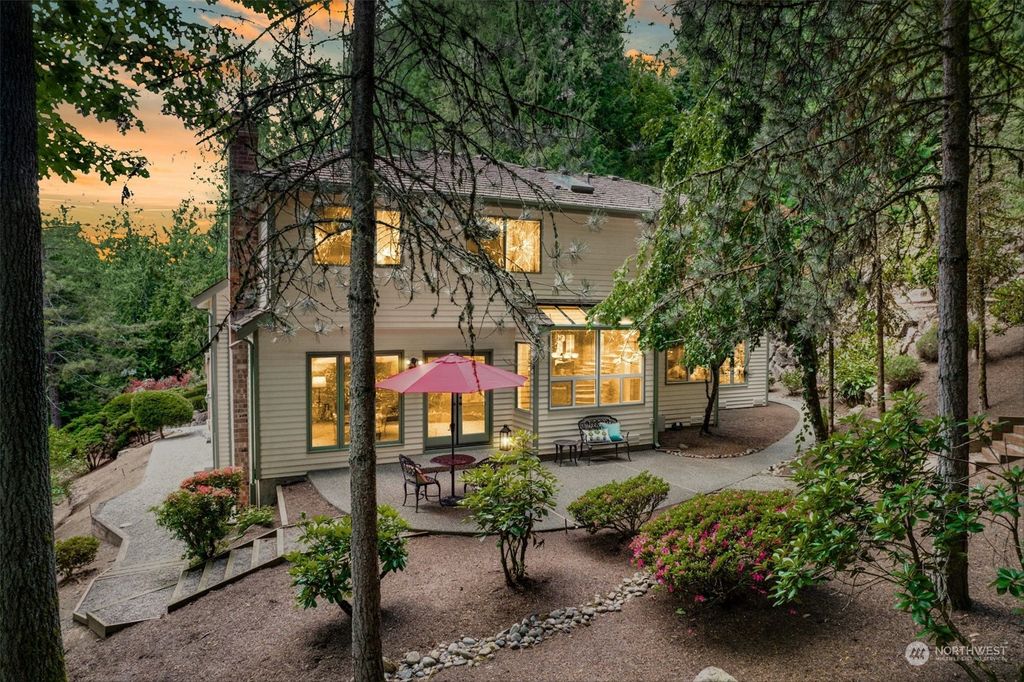 Photo of 12914 206th Court SE, Issaquah, WA 98027 (MLS # 2125831)