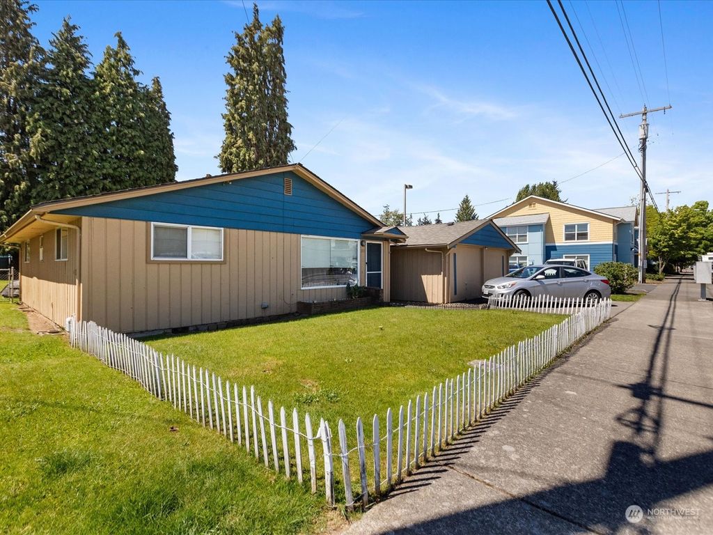 Photo of 1013 Beach Avenue, Marysville, WA 98270 (MLS # 2242775)