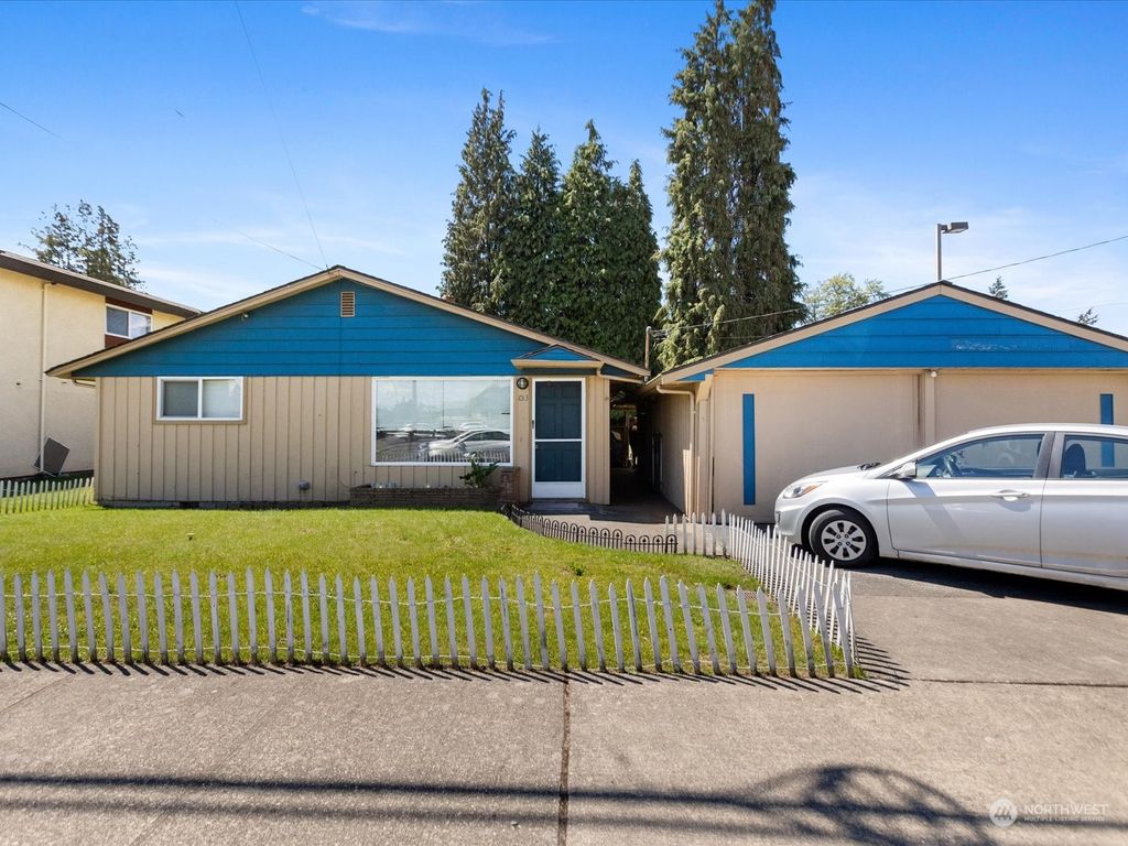 Photo of 1013 Beach Avenue, Marysville, WA 98270 (MLS # 2242775)