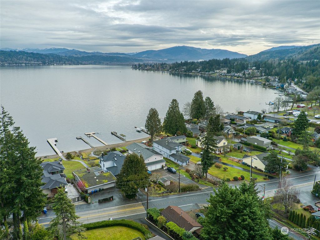 Photo of 3273 W Lake Sammamish Parkway, Bellevue, WA 98008 (MLS # 2026053)