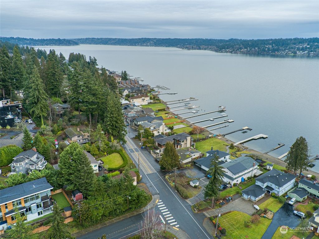 Photo of 3273 W Lake Sammamish Parkway, Bellevue, WA 98008 (MLS # 2026053)