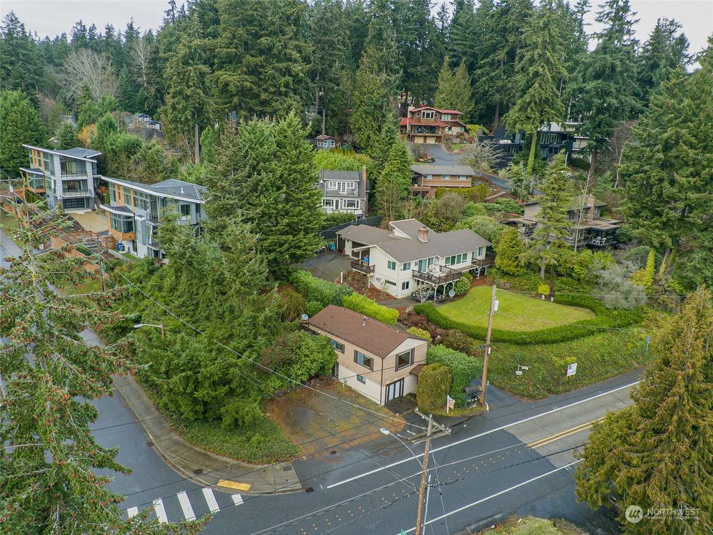 Photo of 3273 W Lake Sammamish Parkway, Bellevue, WA 98008 (MLS # 2026053)