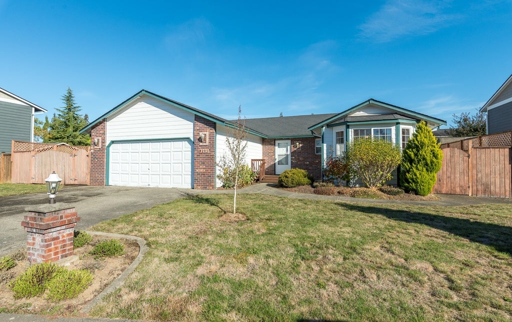 Photo of 8205 50th Avenue NE, Marysville, WA 98270 (MLS # 2594288)