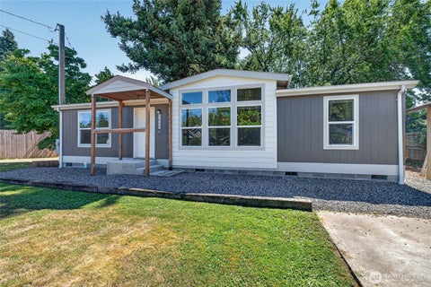 Photo of 3015 Birchwood Avenue, Bellingham, WA 98225 (MLS # 2569120)