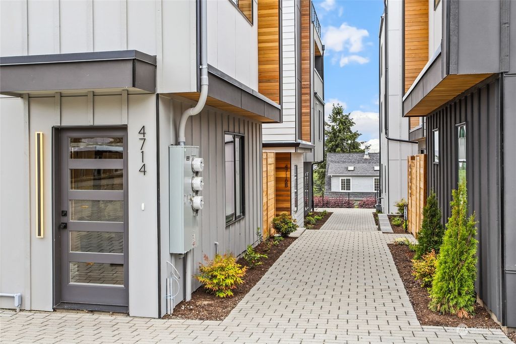 Photo of 4722 45th Avenue SW, Seattle, WA 98116 (MLS # 2248687)