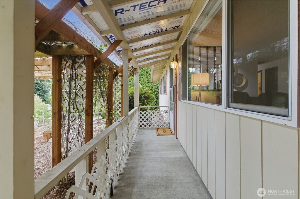 Photo of 32544 24th Avenue SW, Federal Way, WA 98023 (MLS # 2515790)