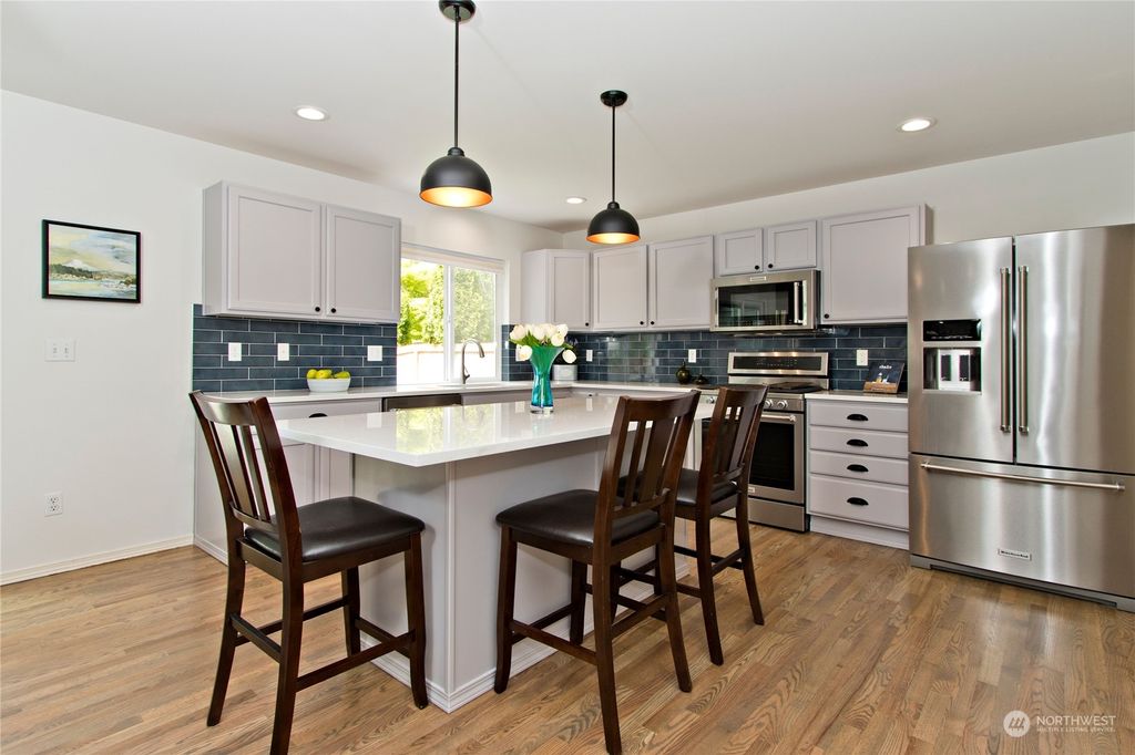 Photo of 7621 Fern Avenue SE, Snoqualmie, WA 98065 (MLS # 2065785)