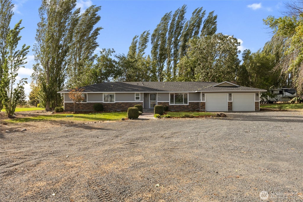 Photo of 6856 Rd E NE, Moses Lake, WA 98837 (MLS # 2588067)