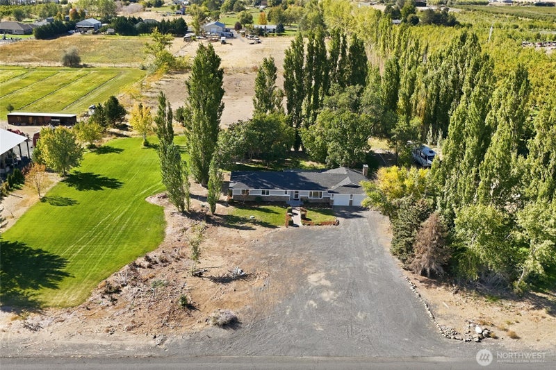 6856 Rd E NE