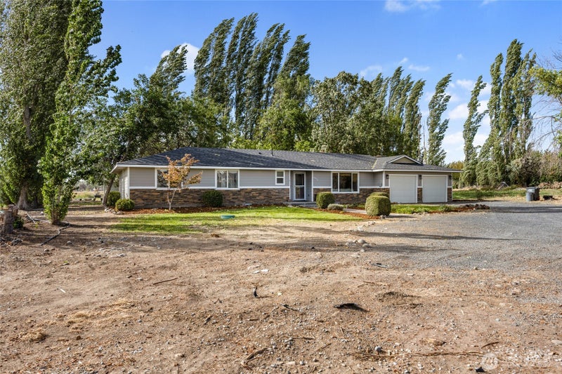 6856 Rd E NE