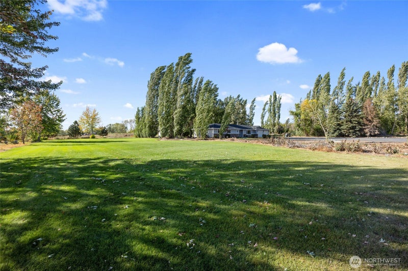 6856 Rd E NE