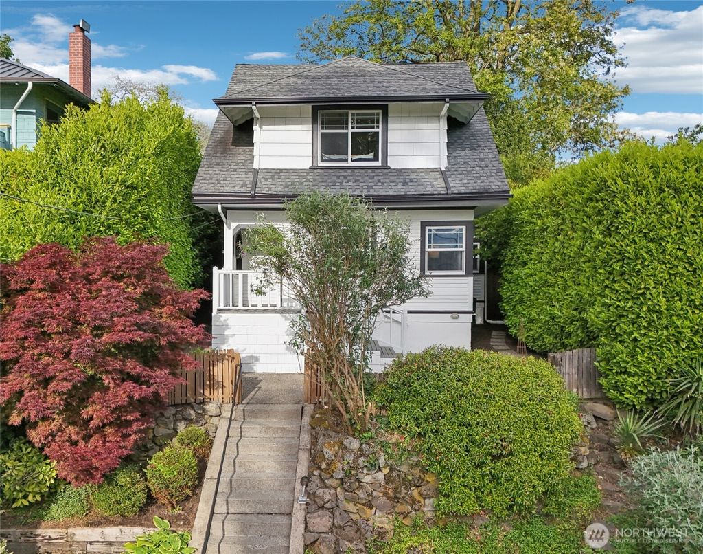 Photo of 928 31st Avenue, Seattle, WA 98122 (MLS # 2378495)