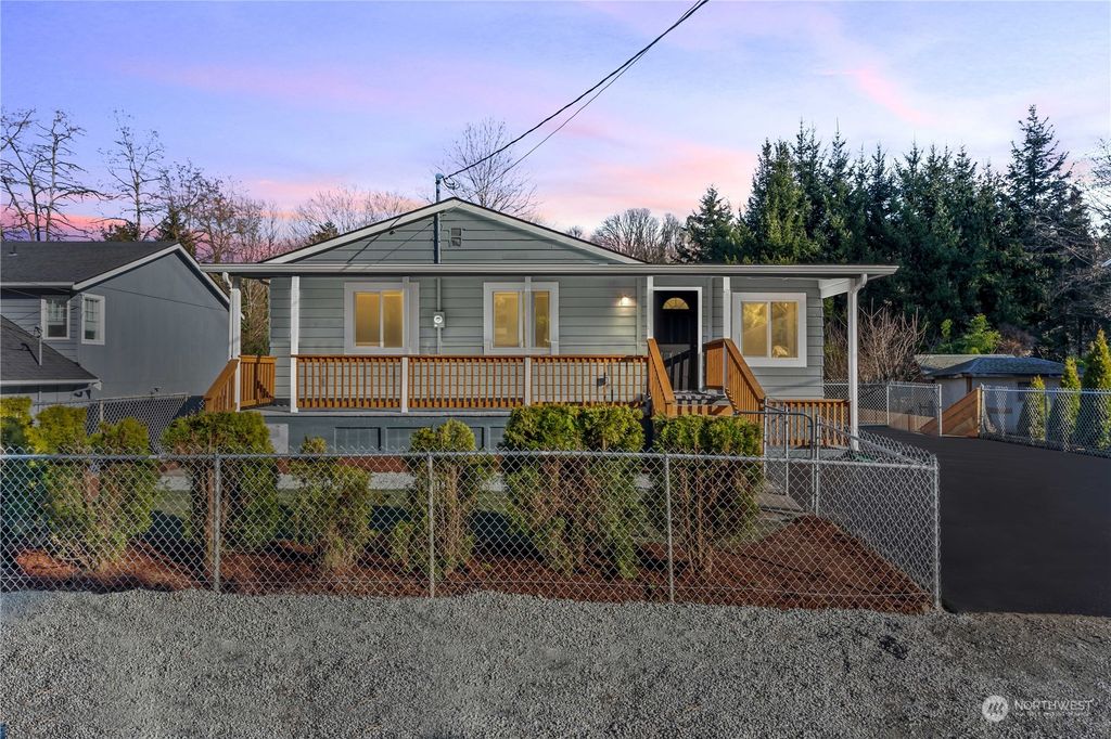 Photo of 6968 24th Avenue SW, Seattle, WA 98106 (MLS # 2327039)
