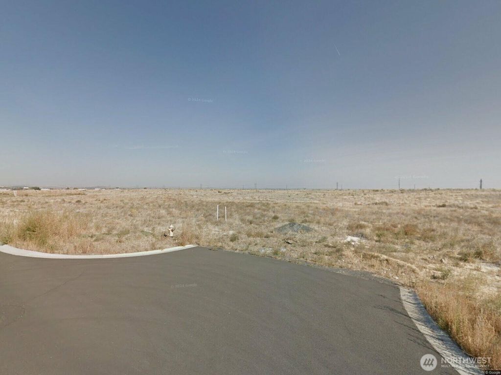 Photo of 909 NE 6th, Ephrata, WA 98823 (MLS # 2457875)