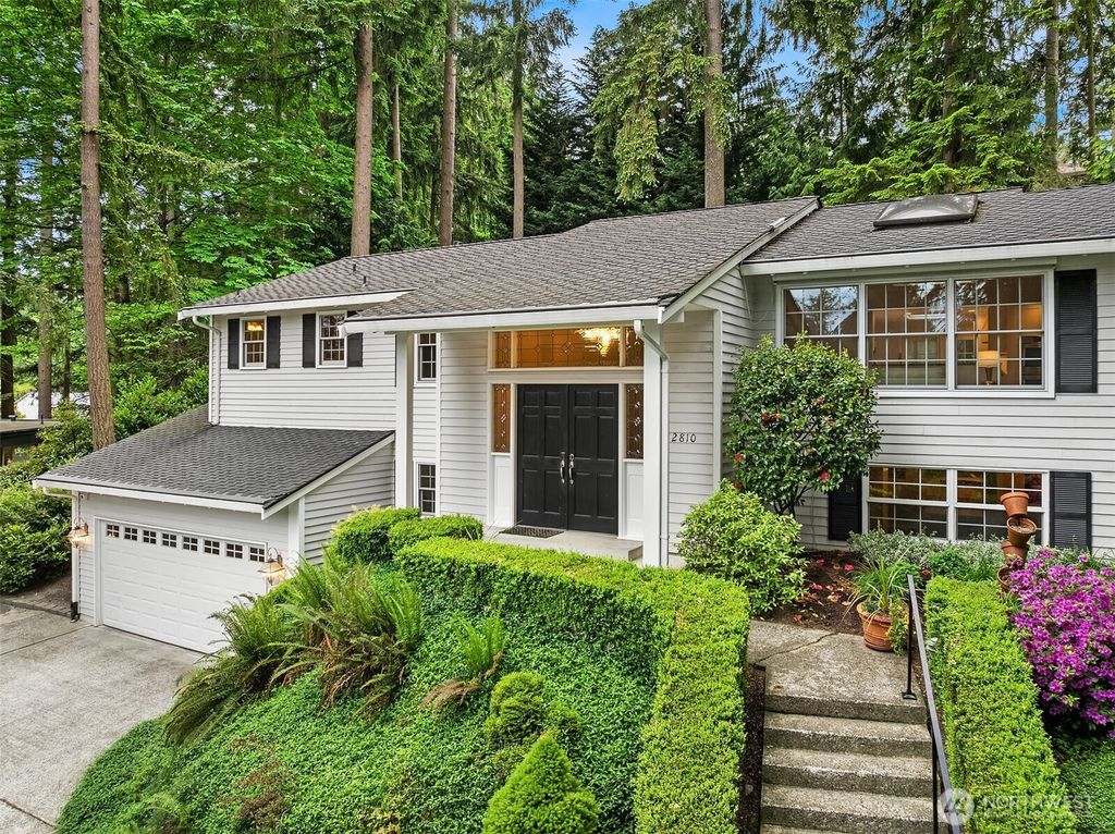 Photo of 12810 NE 32nd Place, Bellevue, WA 98005 (MLS # 2401119)