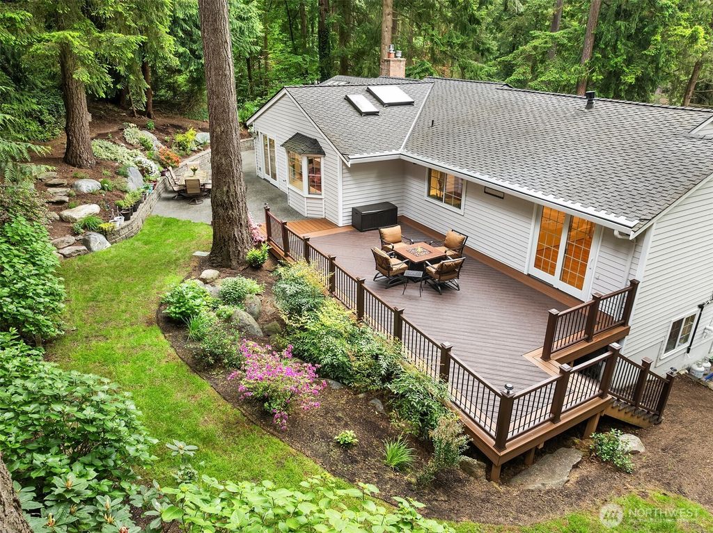 Photo of 12810 NE 32nd Place, Bellevue, WA 98005 (MLS # 2401119)