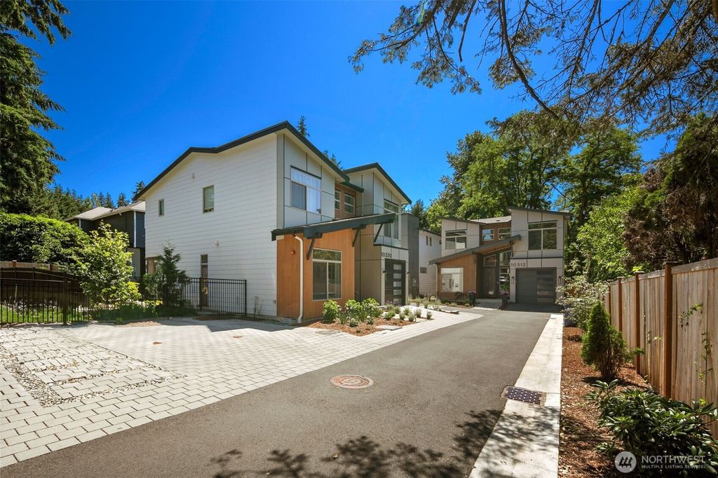 Photo of 10320 126th Lane NE, Kirkland, WA 98033 (MLS # 2334225)