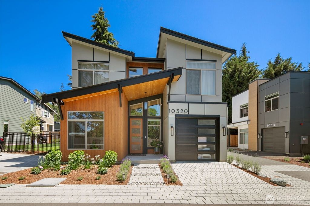 Photo of 10320 126th Lane NE, Kirkland, WA 98033 (MLS # 2334225)