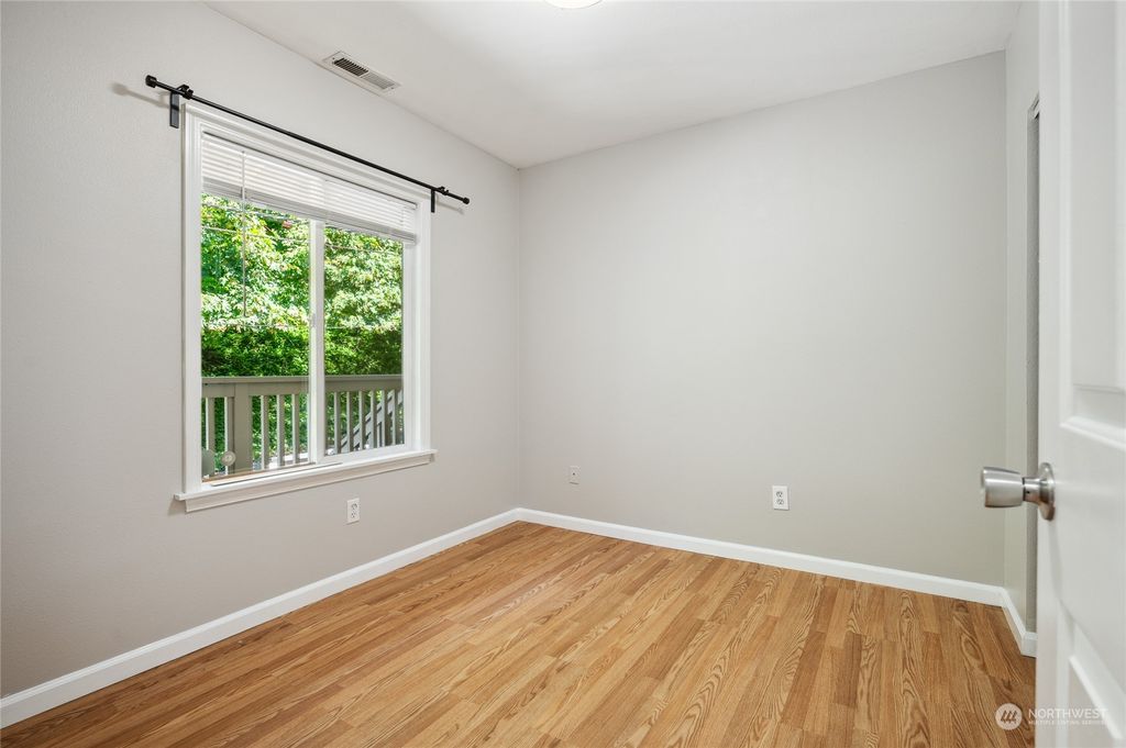 listing image 9368098871855234178