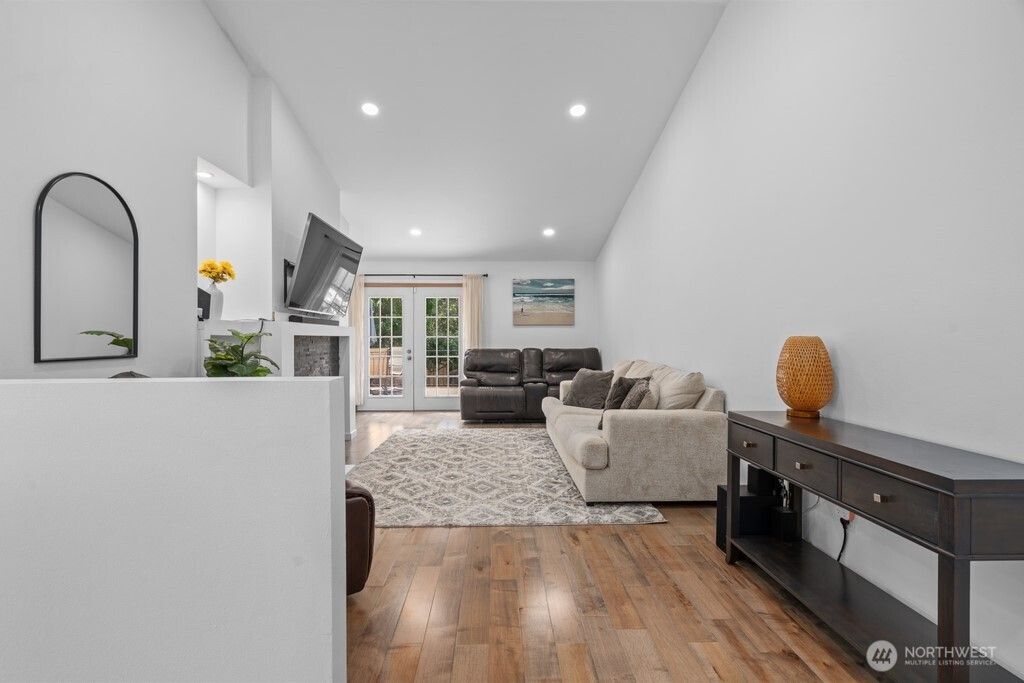 Photo of 37509 21st Avenue S, Federal Way, WA 98003 (MLS # 2405931)