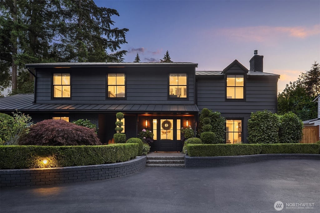 Photo of 7306 Island Crest Way, Mercer Island, WA 98040 (MLS # 2548516)
