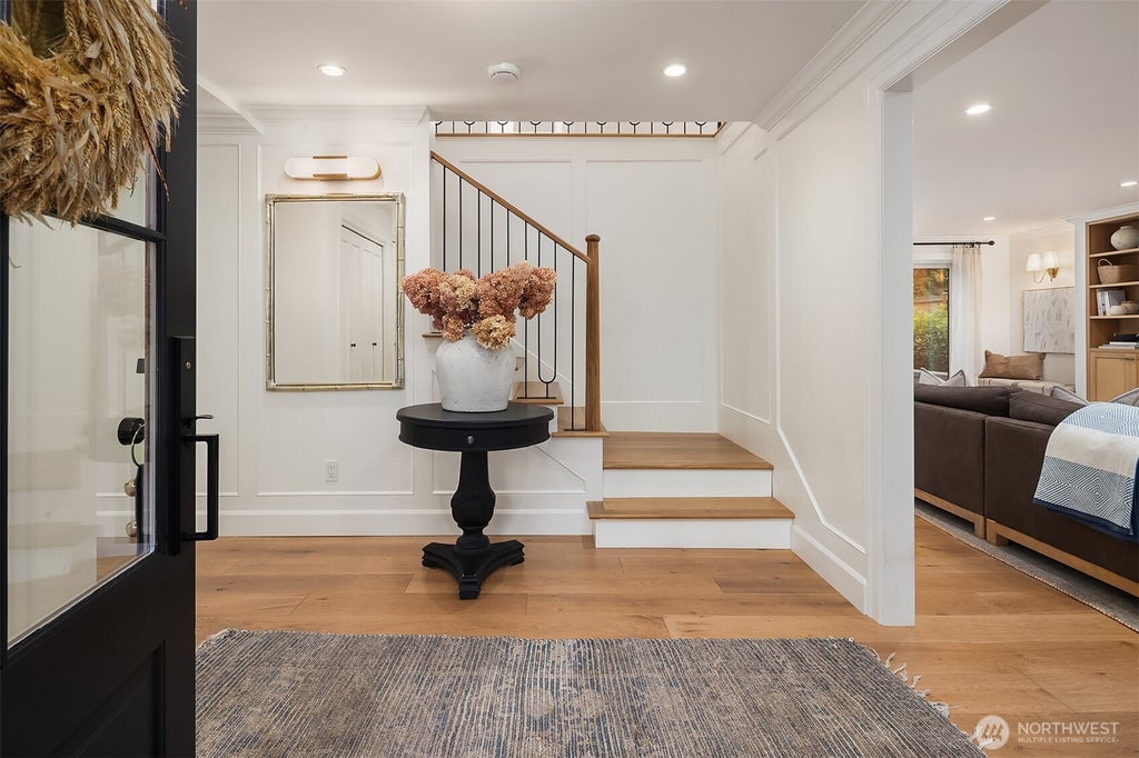 Photo of 7306 Island Crest Way, Mercer Island, WA 98040 (MLS # 2548516)