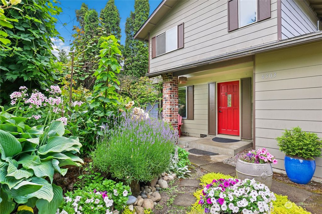 Photo of 4303 S 303rd Street, Auburn, WA 98001 (MLS # 2262042)