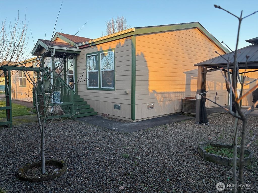 Photo of 96 Blue Heron Drive, Longview, WA 98632 (MLS # 2471518)