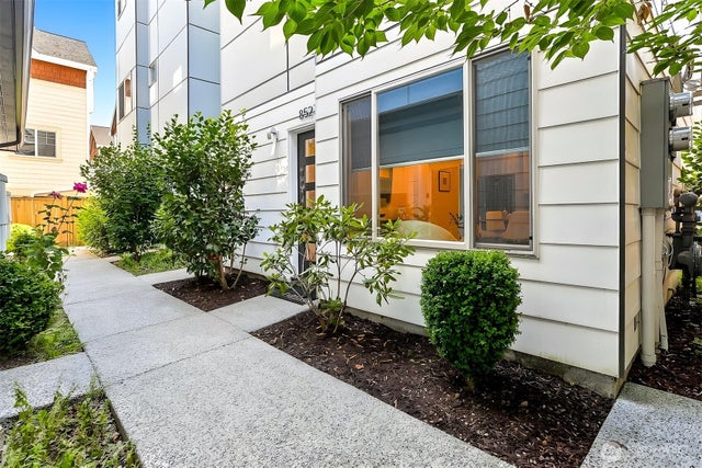 8527 Interlake Avenue N, Seattle
