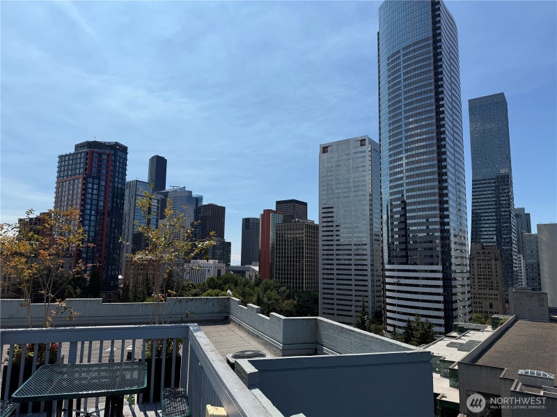1400 Hubbell Place 814