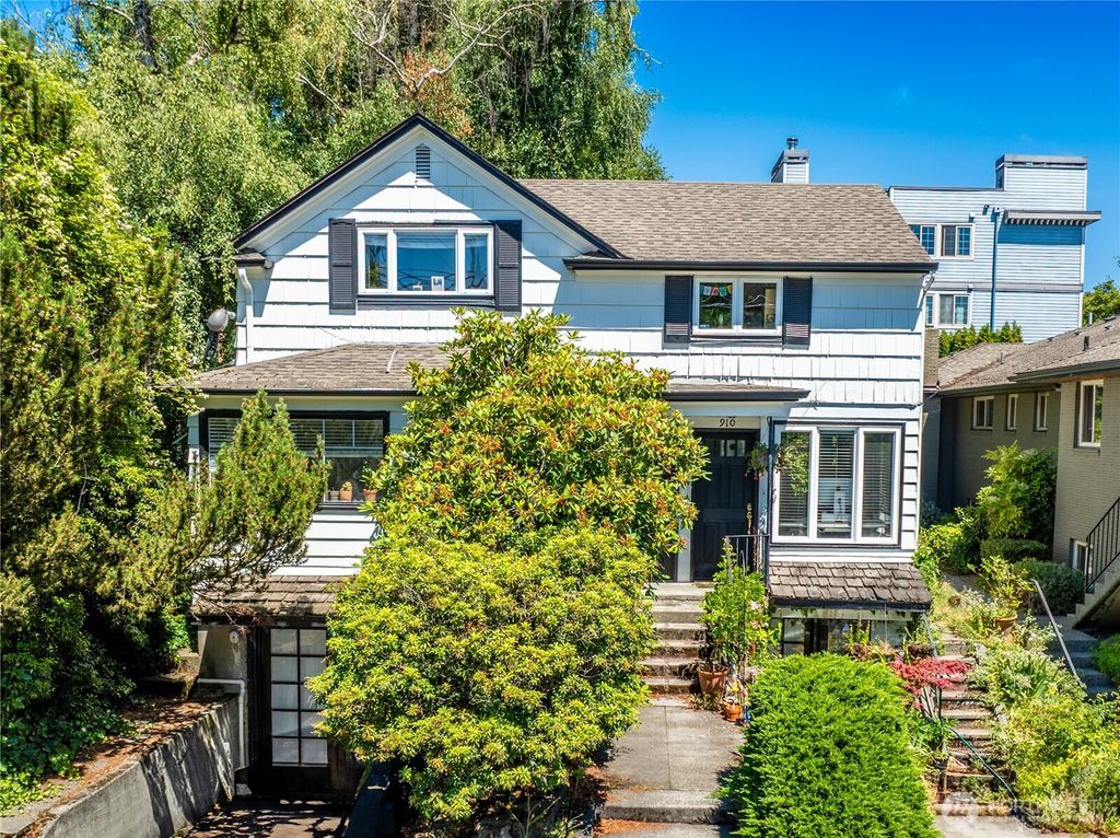 Photo of 910 E Prospect Street, Seattle, WA 98102 (MLS # 2413415)