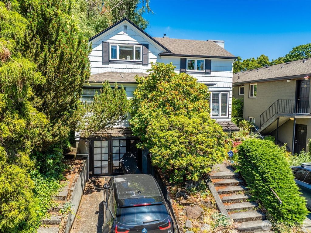 Photo of 910 E Prospect Street, Seattle, WA 98102 (MLS # 2413415)