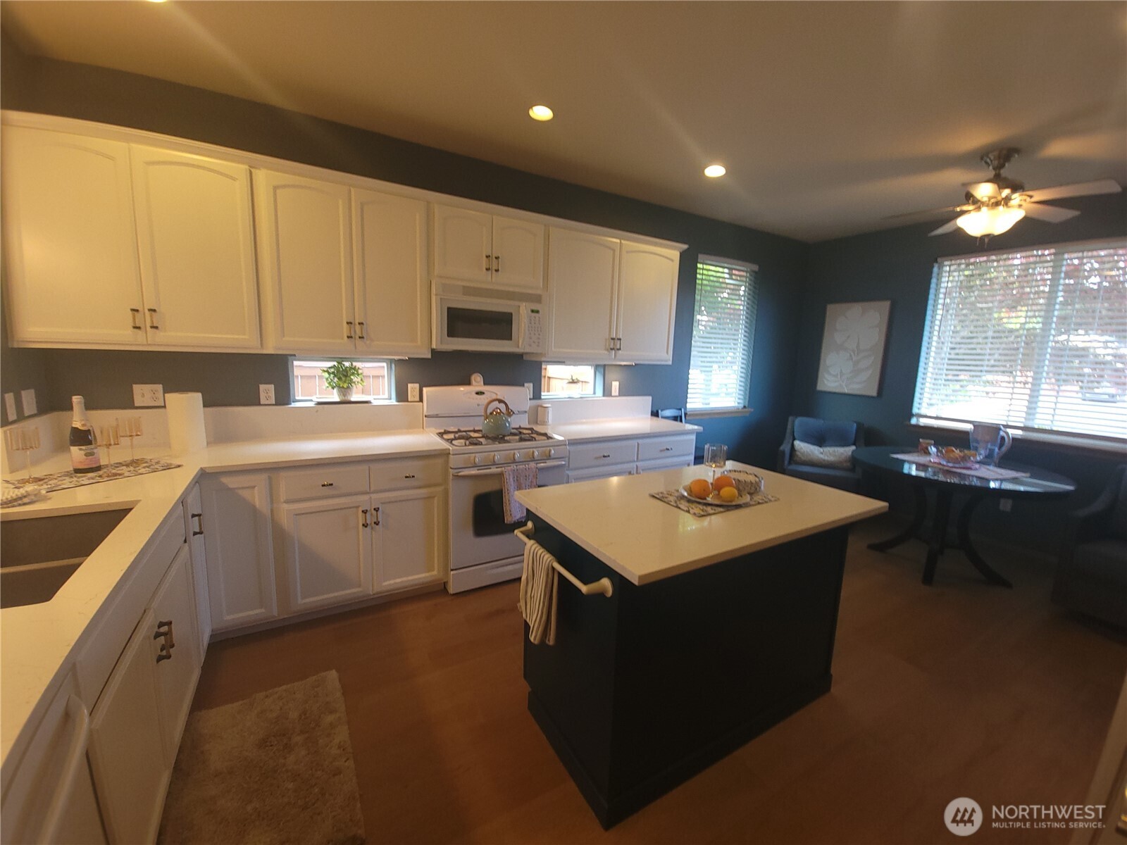 8542 Bainbridge Loop NE