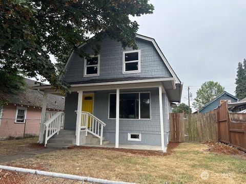 Photo of 317 17th Avenue, Longview, WA 98632 (MLS # 2426789)