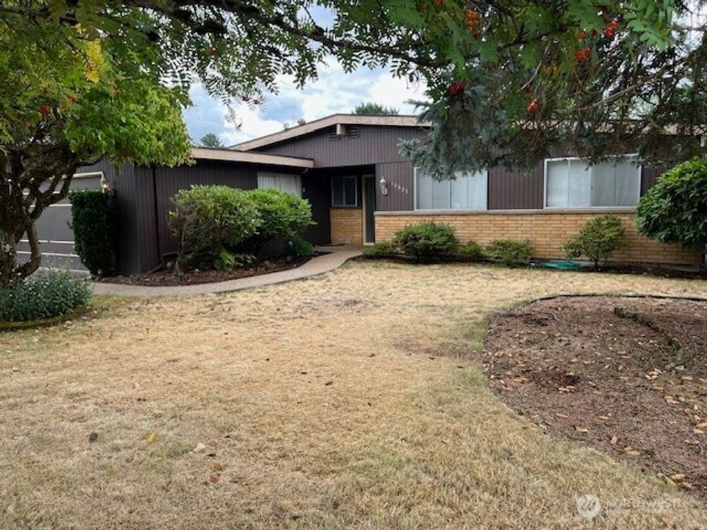 Photo of 10623 SE 236th Place, Kent, WA 98031 (MLS # 2422273)