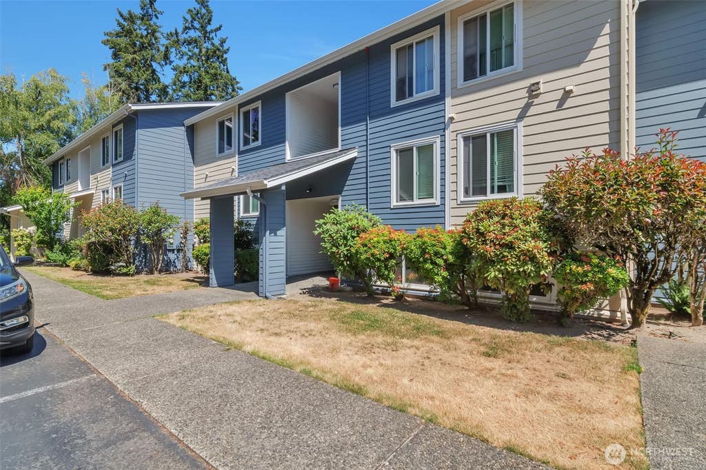 Photo of 4183 W Lake Sammamish Parkway SE #B104, Bellevue, WA 98008 (MLS # 2566761)